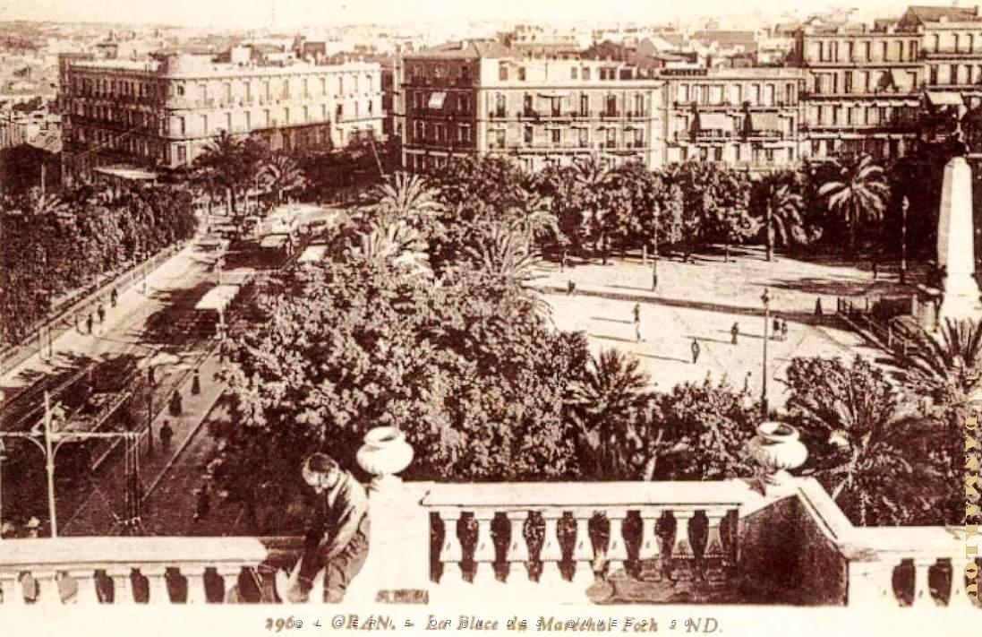 PA a- 25- Vue d'ensemble place d' Armes.jpg